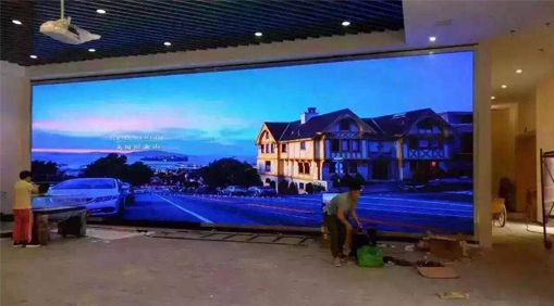 小間距LED顯示屏市場(chǎng)經(jīng)歷了迅猛的發(fā)展，小間距LED屏應(yīng)用邁向多元化了