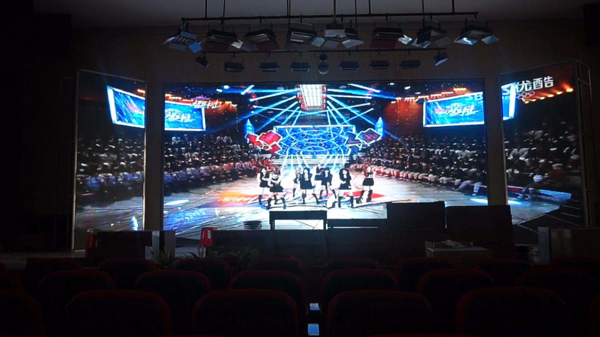 小間距LED顯示屏大屏幕具有什么優(yōu)點(diǎn)？小編邁睿創(chuàng)彩光電下面介紹