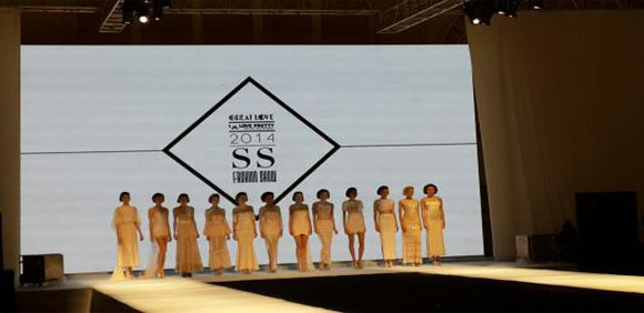  任性，大間距LED顯示屏穩(wěn)守戶外廣告屏“霸主”之位