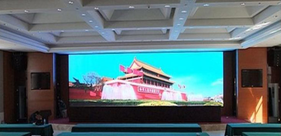 如何選擇合格的室內(nèi)全彩LED顯示屏呢？